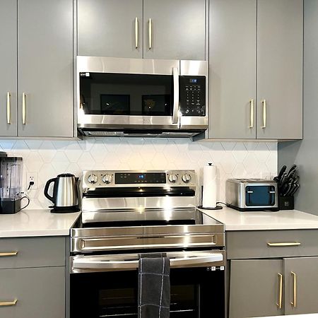 Brand New 2Br Condo With Outdoor Swimming Pool And Hot Tub كانمور المظهر الخارجي الصورة